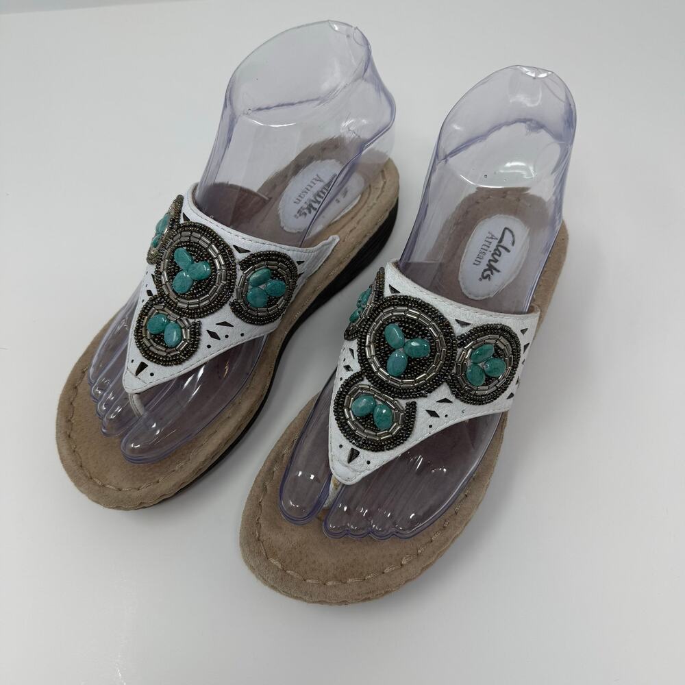 Clarks Artisan Sandals Women's 5M White Leather Thong Sandals Beaded Summer